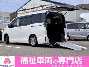 ヴォクシー タイプ1 車いす1名 4WD