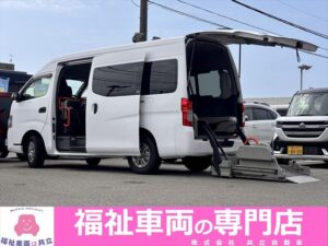NV350キャラバン チェアキャブリフト 車いす2名 4WD