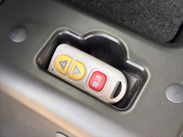 ハイゼットカーゴ スローパー 4WD リアシートレス+折り畳み補助シート