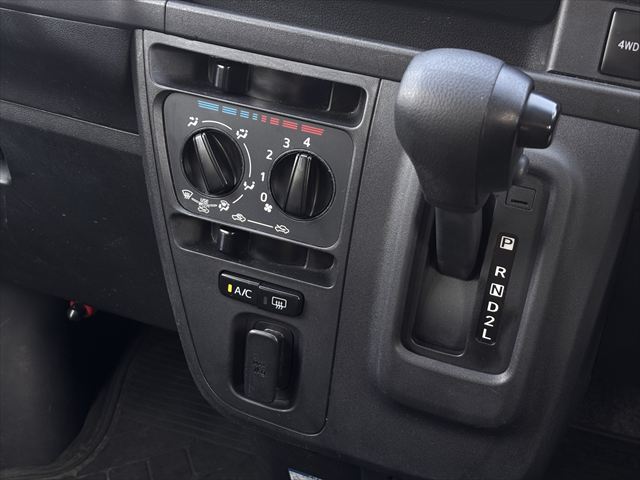 ハイゼットカーゴ スローパー 4WD リアシートレス+折り畳み補助シート