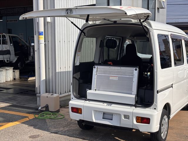 ハイゼットカーゴ スローパー 4WD リアシートレス+折り畳み補助シート