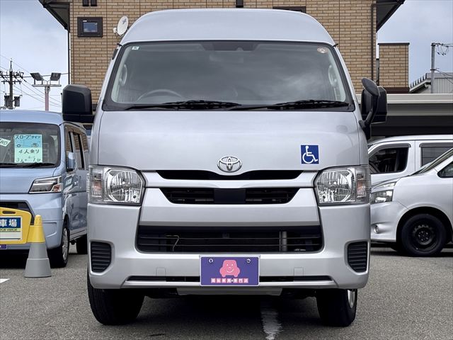 ハイエースバン 車いす仕様車 Bタイプ 車椅子2名 4WD