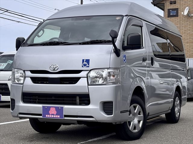 ハイエースバン 車いす仕様車 Bタイプ 車椅子2名 4WD
