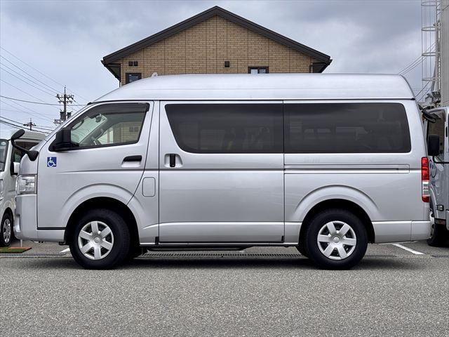 ハイエースバン 車いす仕様車 Bタイプ 車椅子2名 4WD