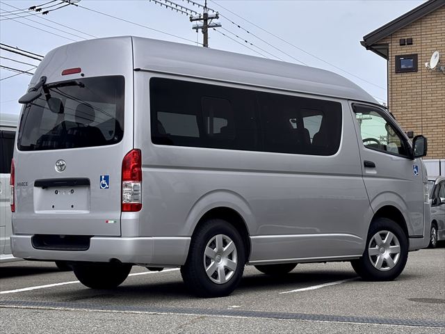 ハイエースバン 車いす仕様車 Bタイプ 車椅子2名 4WD