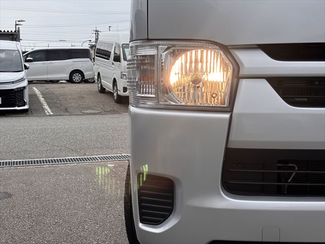 ハイエースバン 車いす仕様車 Bタイプ 車椅子2名 4WD