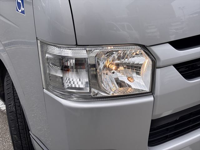 ハイエースバン 車いす仕様車 Bタイプ 車椅子2名 4WD