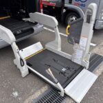 ハイエースバン 車いす仕様車 Bタイプ 車椅子2名 4WD