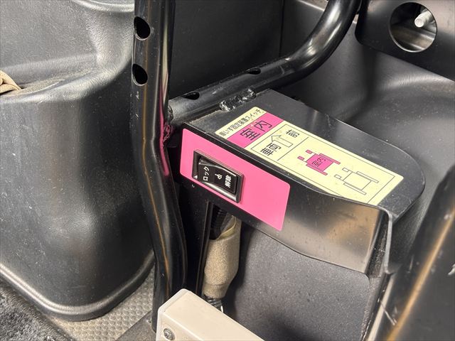 ハイエースバン 車いす仕様車 Bタイプ 車椅子2名 4WD