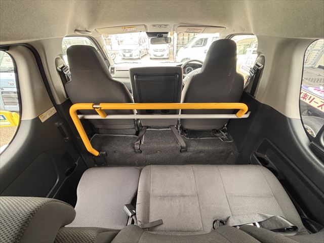 ハイエースバン 車いす仕様車 Bタイプ 車椅子2名 4WD