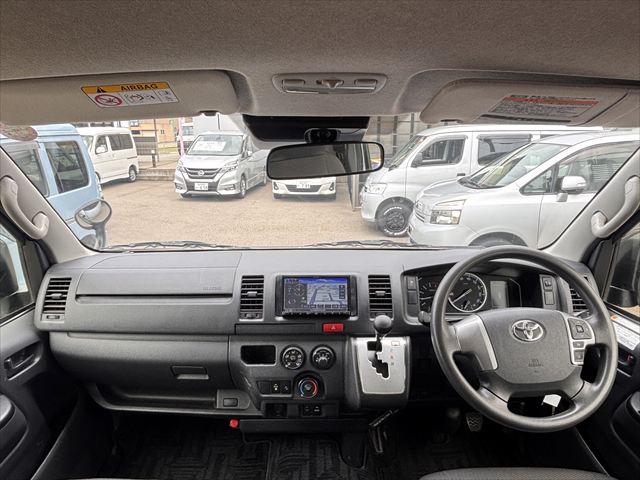 ハイエースバン 車いす仕様車 Bタイプ 車椅子2名 4WD