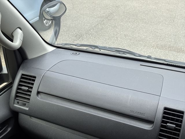 ハイエースバン 車いす仕様車 Bタイプ 車椅子2名 4WD