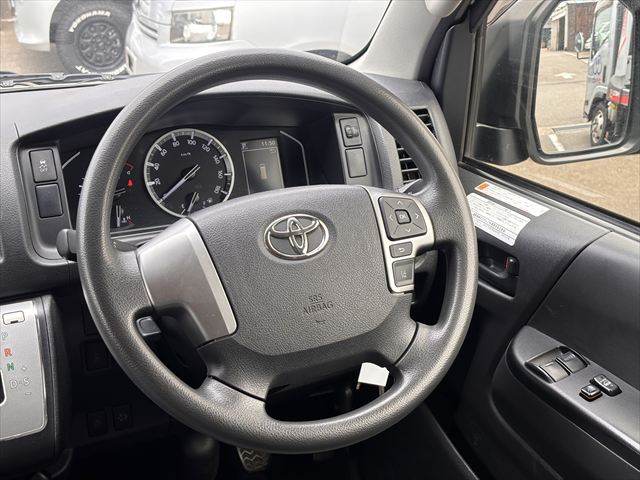 ハイエースバン 車いす仕様車 Bタイプ 車椅子2名 4WD