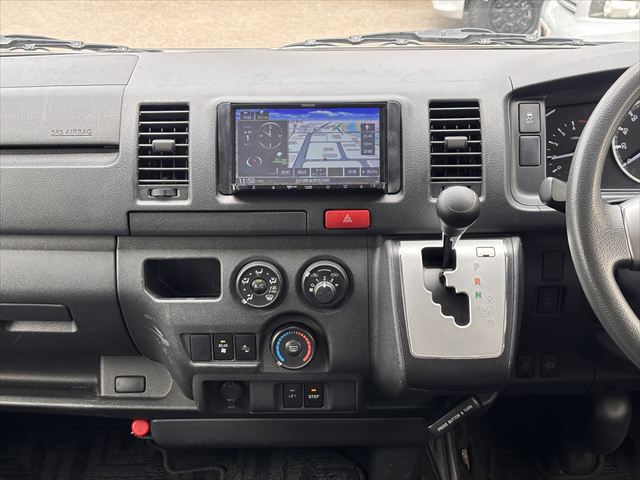 ハイエースバン 車いす仕様車 Bタイプ 車椅子2名 4WD