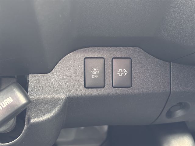 ハイエースバン 車いす仕様車 Bタイプ 車椅子2名 4WD