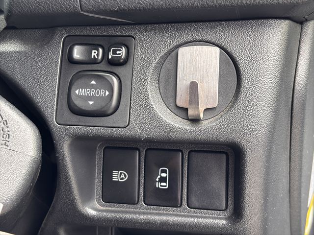 ハイエースバン 車いす仕様車 Bタイプ 車椅子2名 4WD