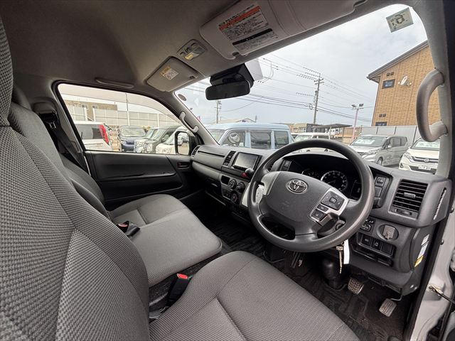 ハイエースバン 車いす仕様車 Bタイプ 車椅子2名 4WD