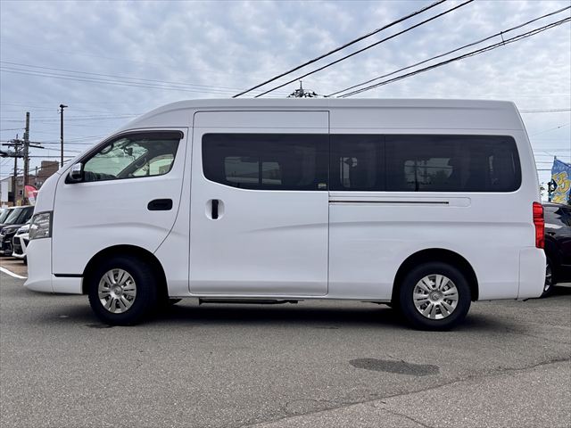 NV350キャラバン チェアキャブリフト 車いす2名 4WD