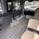 NV350キャラバン チェアキャブリフト 車いす2名 4WD