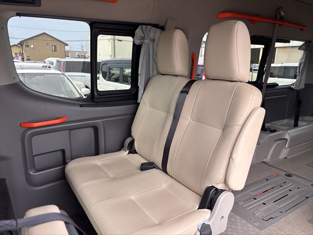 NV350キャラバン チェアキャブリフト 車いす2名 4WD