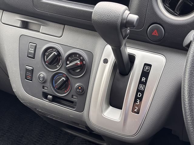 NV350キャラバン チェアキャブリフト 車いす2名 4WD