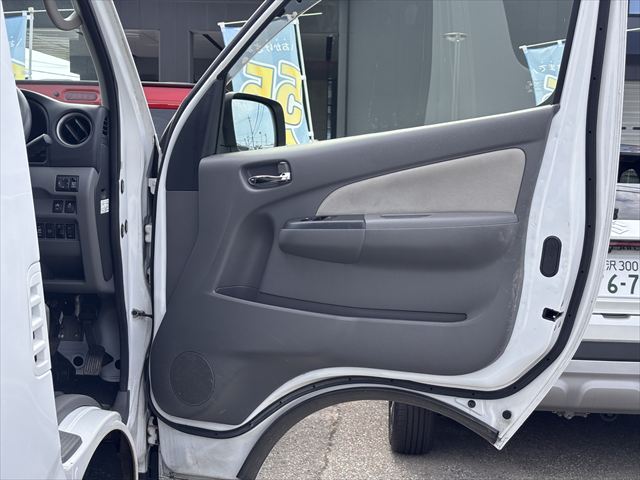 NV350キャラバン チェアキャブリフト 車いす2名 4WD