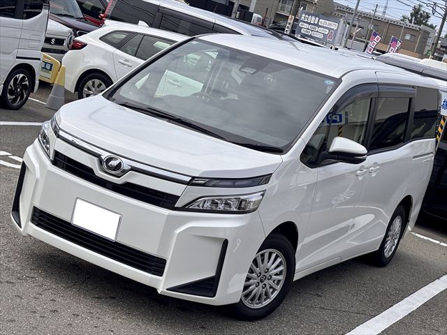 ヴォクシー タイプ1 車いす1名 4WD