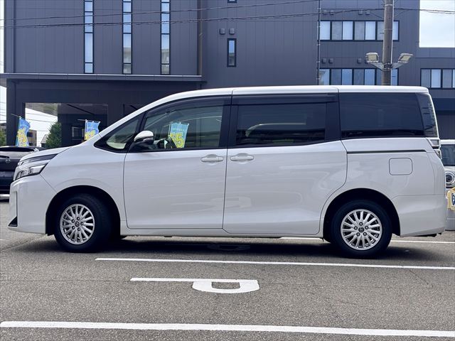 ヴォクシー タイプ1 車いす1名 4WD