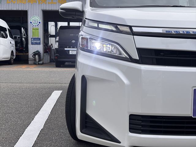 ヴォクシー タイプ1 車いす1名 4WD