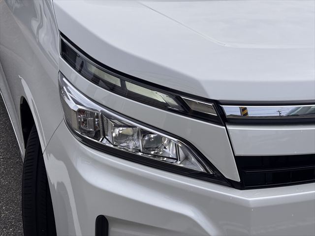 ヴォクシー タイプ1 車いす1名 4WD