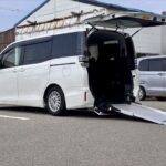 ヴォクシー タイプ1 車いす1名 4WD