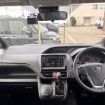 ヴォクシー タイプ1 車いす1名 4WD