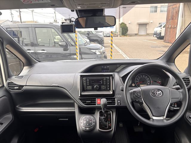 ヴォクシー タイプ1 車いす1名 4WD