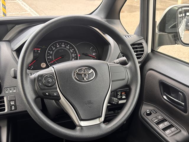 ヴォクシー タイプ1 車いす1名 4WD