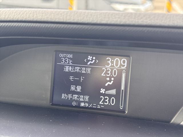 ヴォクシー タイプ1 車いす1名 4WD