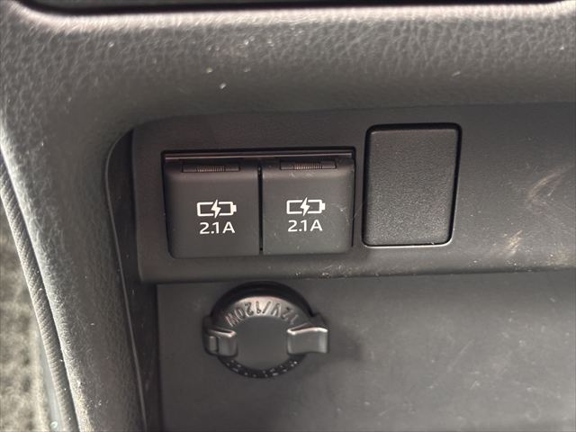 ヴォクシー タイプ1 車いす1名 4WD