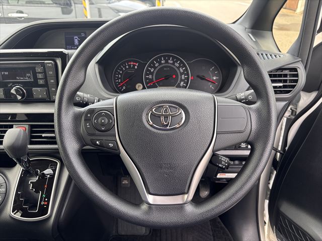 ヴォクシー タイプ1 車いす1名 4WD