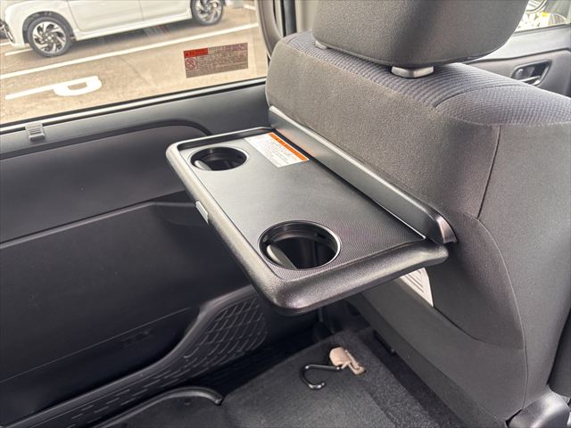 ヴォクシー タイプ1 車いす1名 4WD