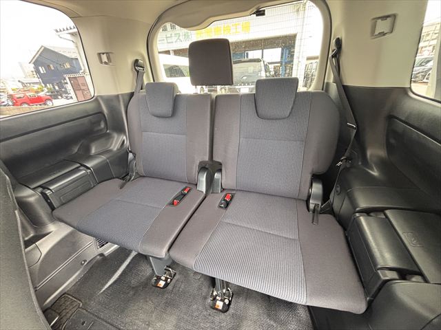 ヴォクシー タイプ1 車いす1名 4WD