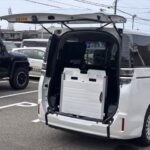 ヴォクシー タイプ1 車いす1名 4WD
