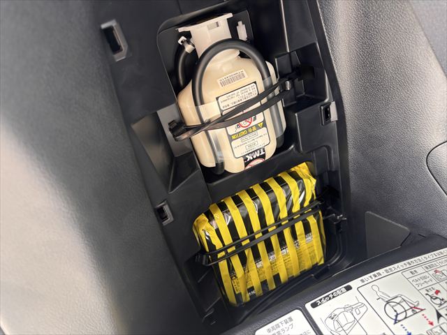 ヴォクシー タイプ1 車いす1名 4WD