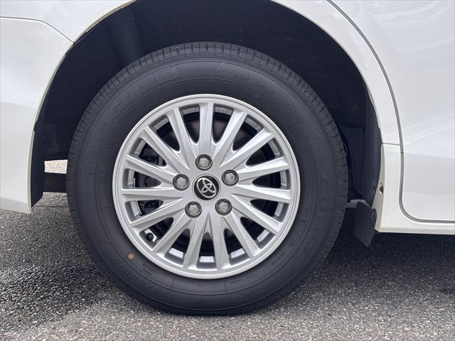 ヴォクシー タイプ1 車いす1名 4WD