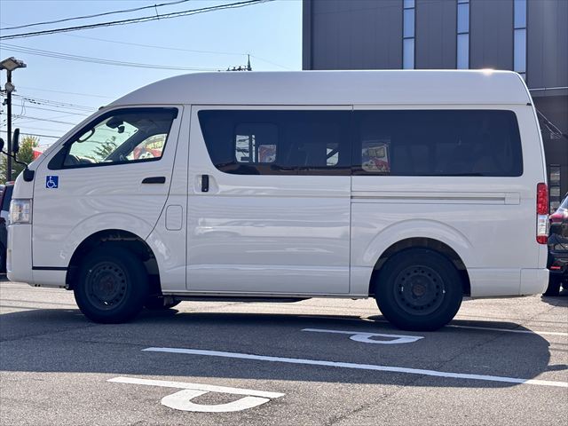 レジアスエースバン Bタイプ 車いす2名 4WD