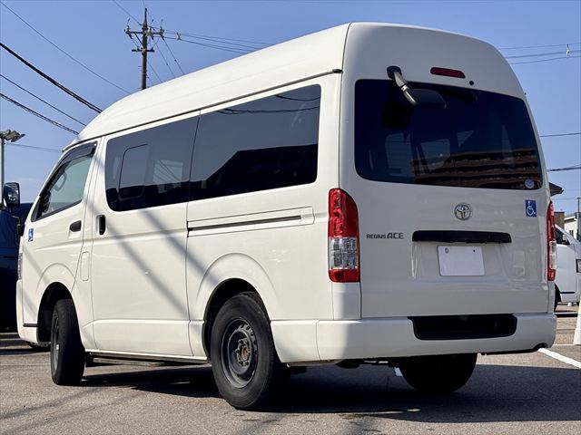 レジアスエースバン Bタイプ 車いす2名 4WD