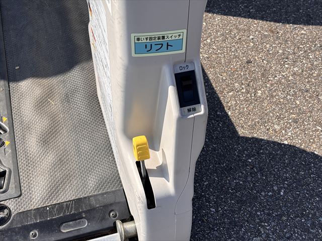 レジアスエースバン Bタイプ 車いす2名 4WD