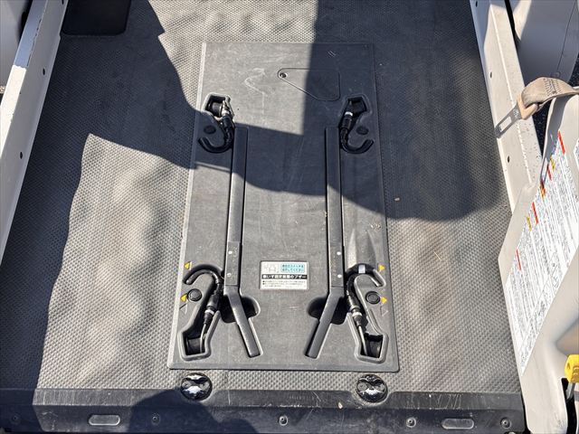 レジアスエースバン Bタイプ 車いす2名 4WD