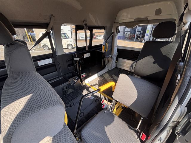 レジアスエースバン Bタイプ 車いす2名 4WD