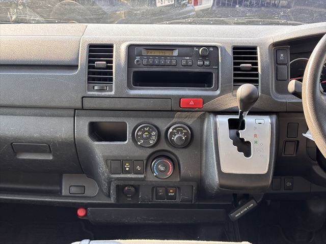 レジアスエースバン Bタイプ 車いす2名 4WD