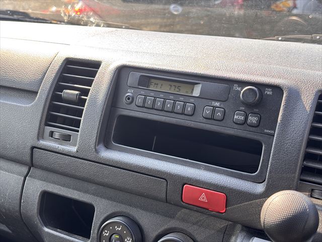 レジアスエースバン Bタイプ 車いす2名 4WD