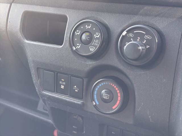 レジアスエースバン Bタイプ 車いす2名 4WD